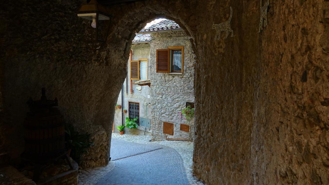 La Terrazza Sul Lago Turano Castel di Tora Exterior foto